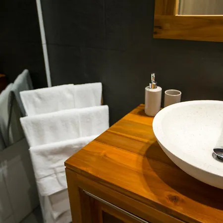 Laterale Residences Bed & Breakfast *